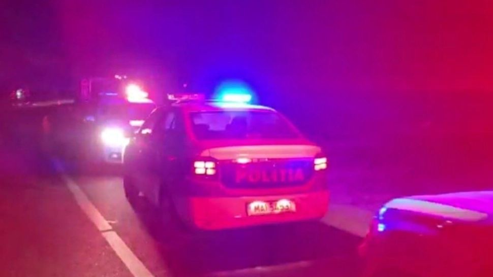 Moarte fulgerătoare în Dolj: Un șofer grec a decedat pe loc după ce s-a răsturnat cu TIR-ul plin cu fructe pe șosea - FOTO&VIDEO