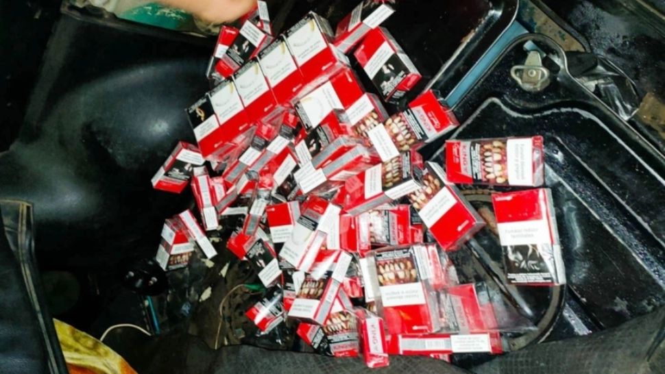 Ţigări de contrabandă ascunse în rezervor, descoperite la vamă