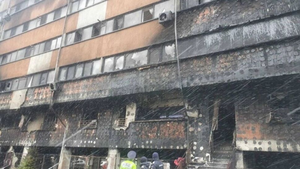 Minorul care a dat foc unui bloc din Constanța, condamnat la închisoare. Sute de oameni, rămași pe străzi