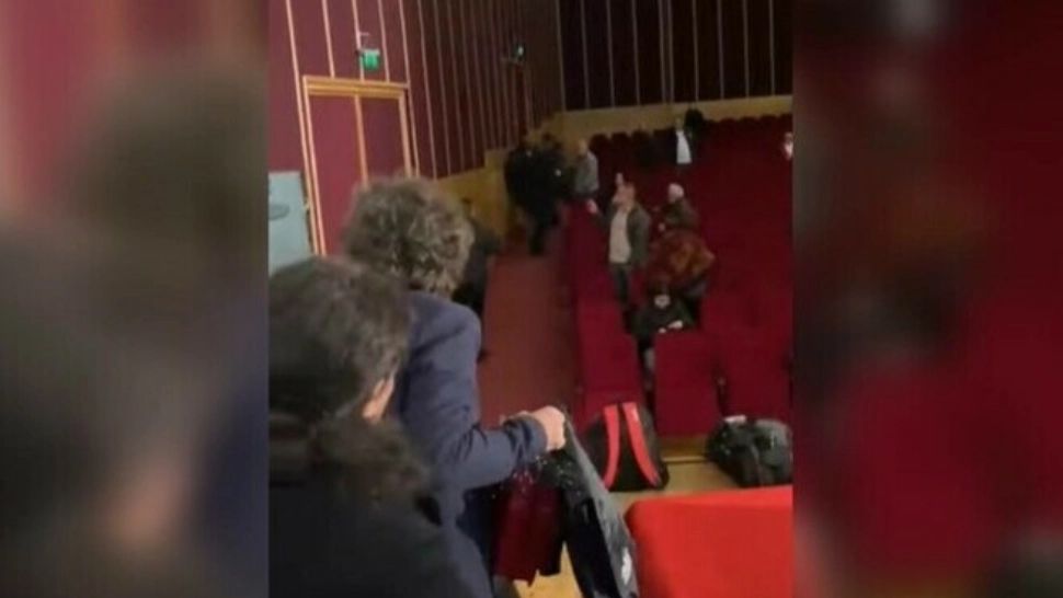 Bătaie la ședința Consiliului Local Făgăraș. Patru politicieni au ajuns la spital - VIDEO