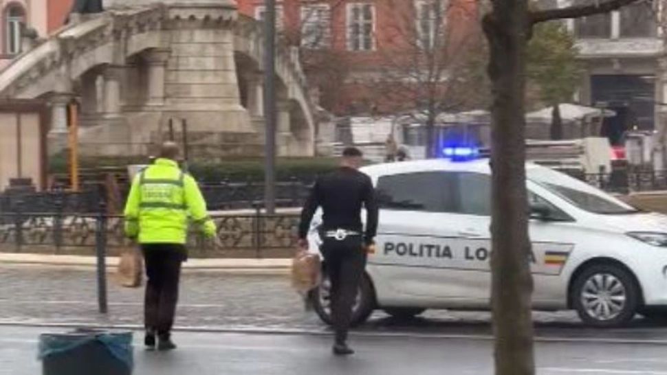 Cum încalcă legea cei care trebuie să o aplice: Polițiști locali, cu girofarul, în „misiune specială”... la masă, în Cluj-Napoca - VIDEO