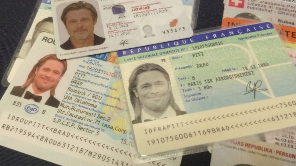 Brad Pitt are buletin românesc. Ce au găsit polițiștii spanioli acasă la cel mai mare falsificator din Europa