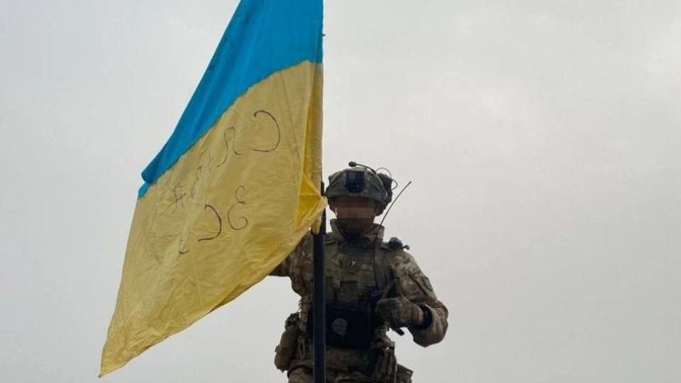 Război în Ucraina - Ziua 261 - Ucraina și-a arborat steagul în orașul Herson. Ce spune Kremlinul despre sfârșitul războiului și retragerea din ultimele zile - LIVE TEXT