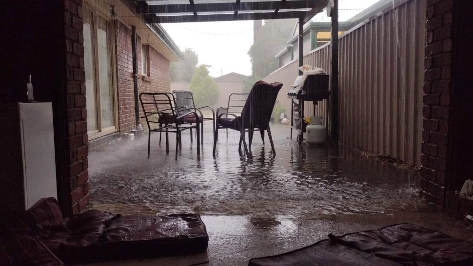 Australia, lovită de un ciclon puternic! Peste 70,000 de oameni au rămas fără curent electric  - VIDEO