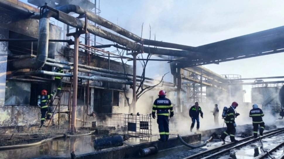 Incendiu la un vagon cu păcură, în Galaţi. Pompierii au intervenit de urgență - VIDEO