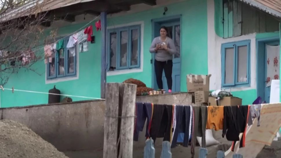 Mii de români săraci se culcă flămânzi, în frig. Trăiesc la limita supraviețuirii - VIDEO