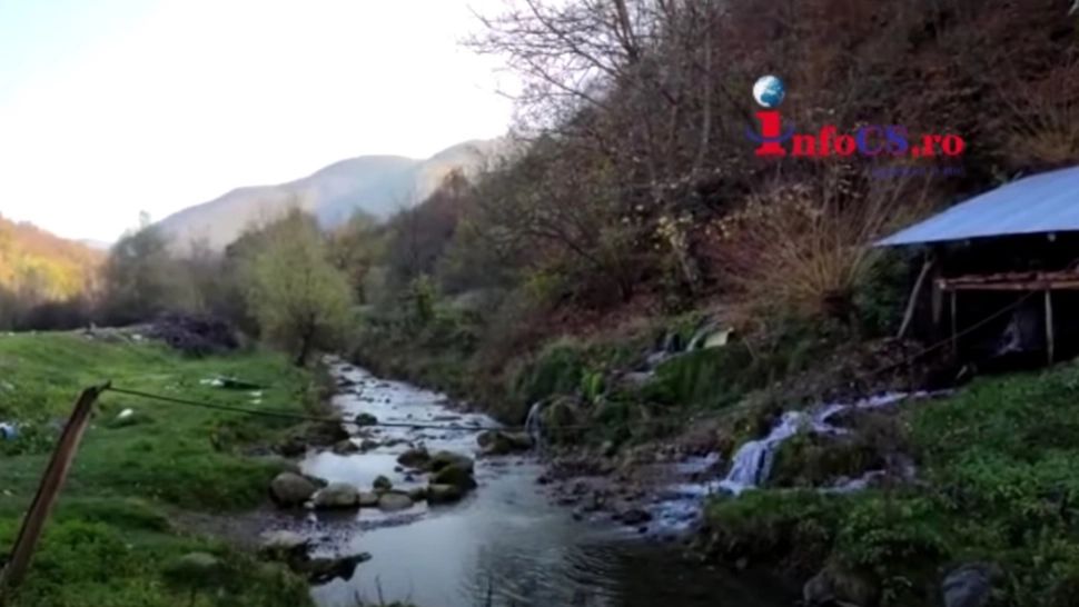 O familie care trăiește în munți își produce singură curentul, fără grija facturilor imense la utilități