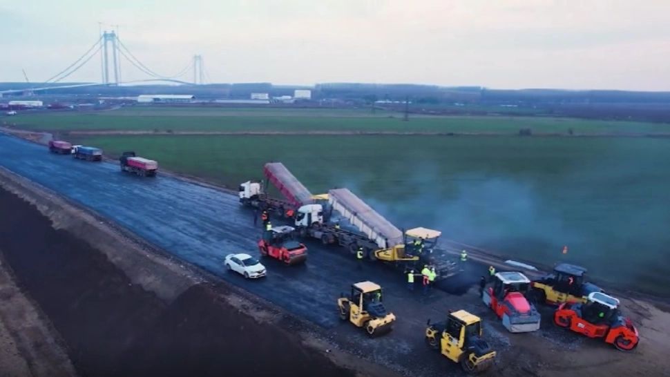 Statul, obligat la daune uriașe pentru podul de la Brăila. Justiția a prelungit și termenul de execuție a lucrărilor