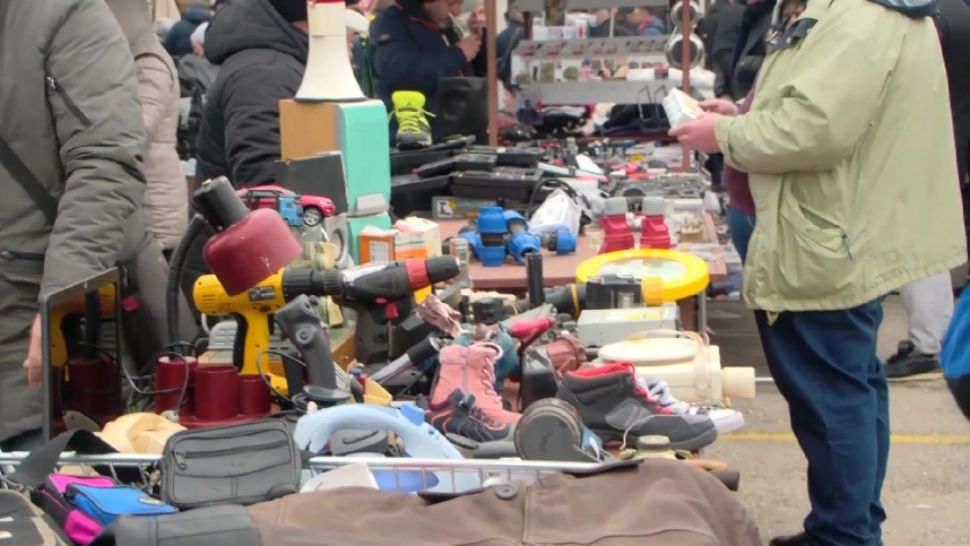 Mărturiile dureroase ale bunicilor care își VÂND AMINTIRILE pentru a-și plăti facturile sau medicamentele - VIDEO