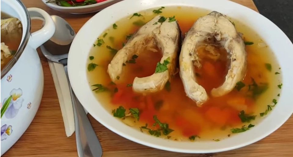 Dezlegare la pește? Gătește un borș de pește moldovenesc rapid și delicios