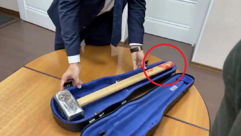 „Cadoul” sinistru al mercenarilor Wagner pentru Parlamentul European: un baros mânjit de SÂNGE  - VIDEO