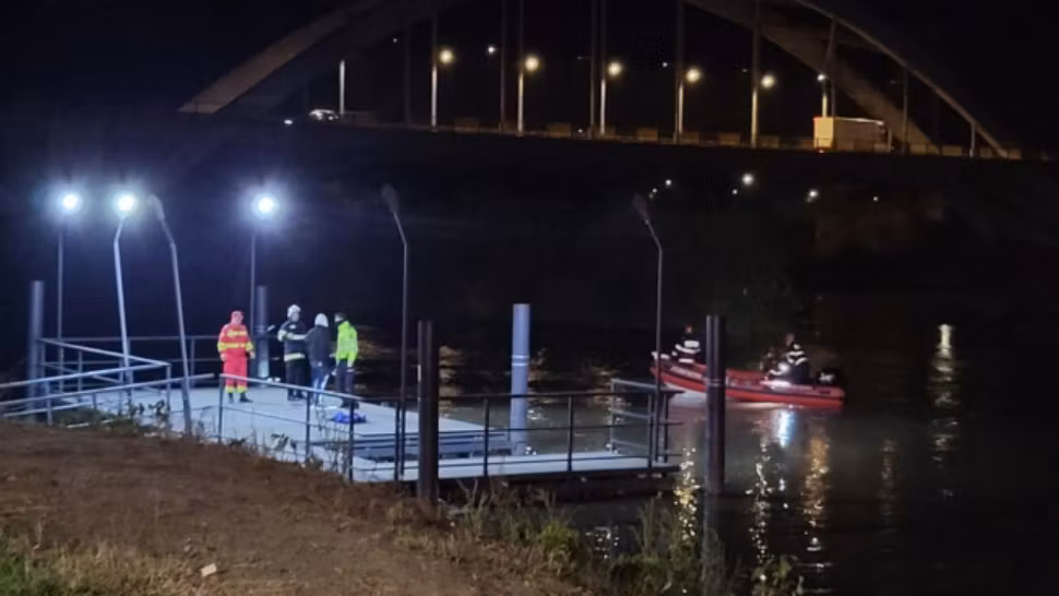 Misiune de salvare contracronometru. Un băiat de 15 ani, căutat de pompieri după ce ar fi căzut în râul Mureș - VIDEO