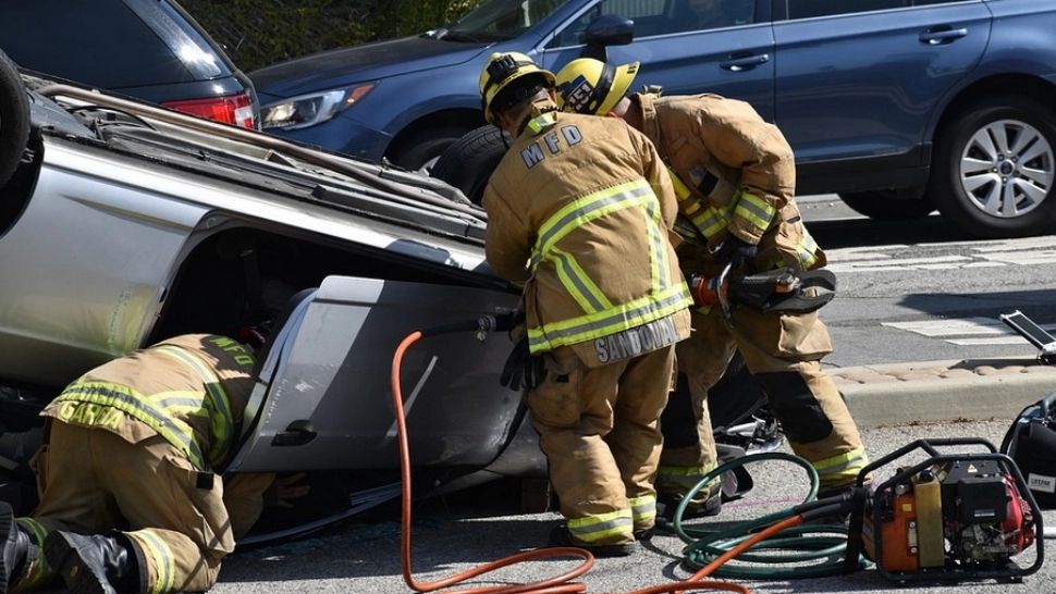 Un paramedic a ajutat o tânără după un accident, fără să știe că este fiica sa. Din cauza rănilor nu a recunoscut-o! Tânăra a murit la spital