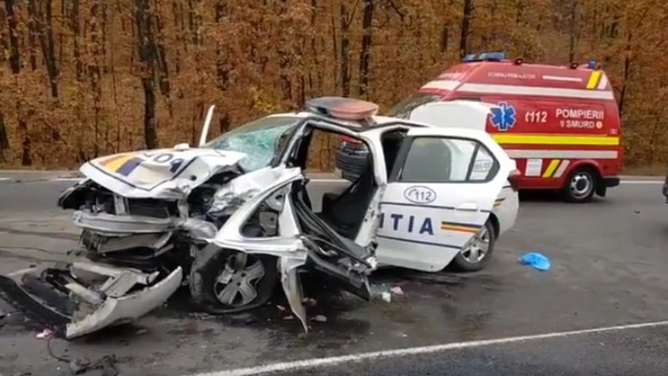 Polițist, GRAV RĂNIT într-un accident rutier, în Mehedinți. Trafic blocat - FOTO&VIDEO