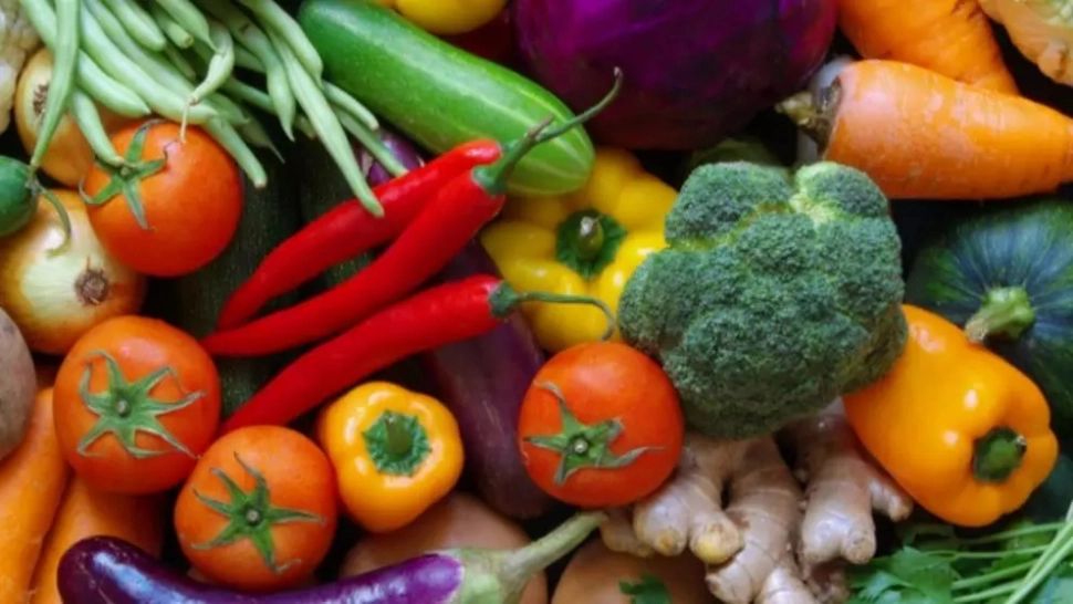 Anunț revoltător pentru români: se scumpesc alimentele - Marcel Boloș susține că doar alimentele de bază se vor ieftini