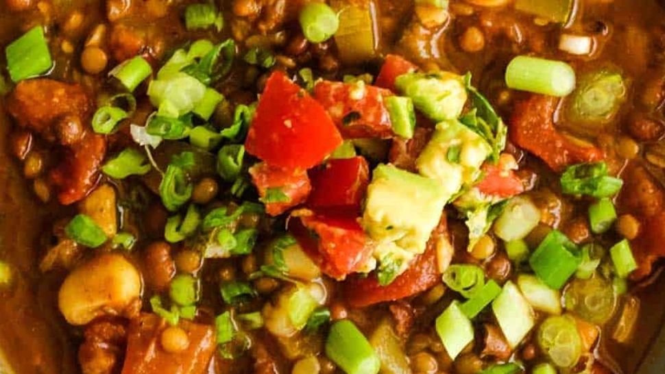 Trucul care îți protejează stomacul când mănânci fasole sau linte - Cum te ferești de efectul periculos