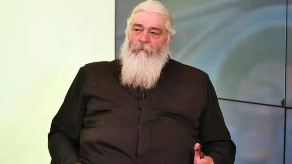 Preotul Calistrat, pus la punct de purtătorul de cuvânt al Bisericii, după ce a lovit o femeie: Grobianism și vedetism