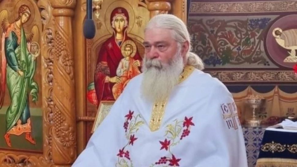 Părintele Calistrat a revenit în altar. Preotul care ar fi lovit 2 enoriașe, iertat de Mitropolie - VIDEO