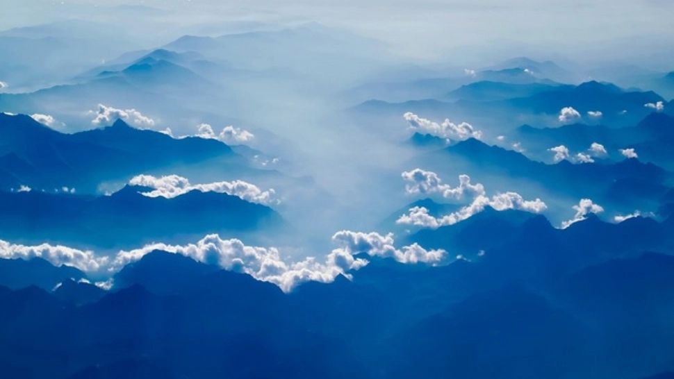 Un fenomen straniu a stârnit HAOSUL. Ce au văzut pe cer locuitorii unui oraș întreg - FOTO