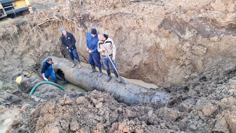 Alertă la Câmpulung Muscel, după CUTREMURUL de joi. Avarie majoră la o conductă, O SUTĂ de mii de oameni nu au apă - VIDEO