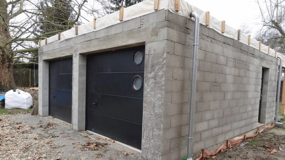 Veste uriașă. Nu se mai cere un maldăr de hârtii pentru un garaj sau o toaletă în curte