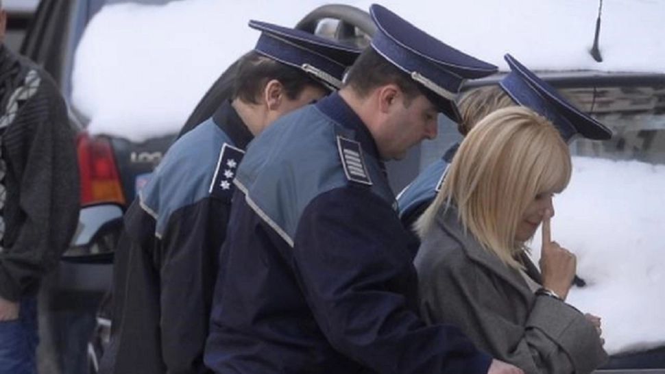 Elena Udrea, dusă de urgență la spital. Fostului ministru i s-a făcut rău în penitenciar