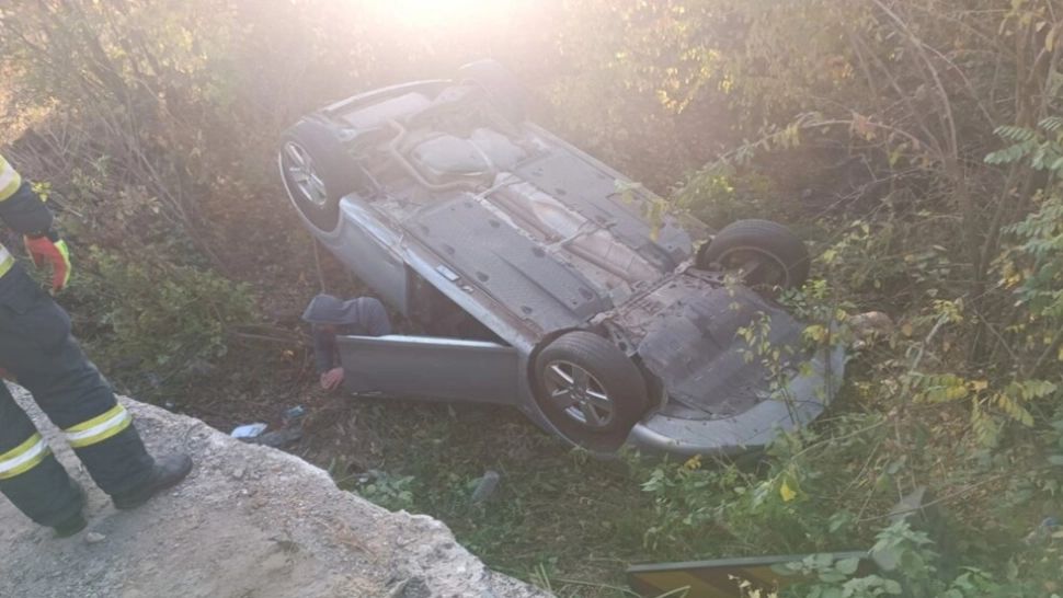 Accident grav în Dâmboviţa. Trei persoane, între care un copil, au fost rănite
