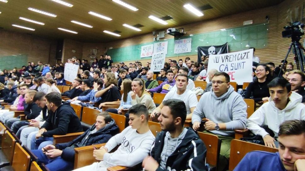 Scandal la Universitatea Maritimă din Constanța. Studenții s-au opus unei posibile desființări. Rectorul Politehnicii din București, huiduit