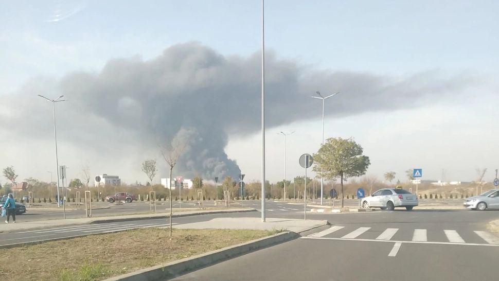 Incendiu uriaș la marginea Bucureștiului, în zona Chitila. Coloană de fum s-a văzut de la mare distanță. S-a emis RO Alert - VIDEO 