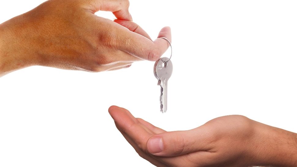 Noua lege a energiei electrice. Chiriașii, nevoiți să înregistreze contractele pe numele lor pentru a beneficia de plafonare