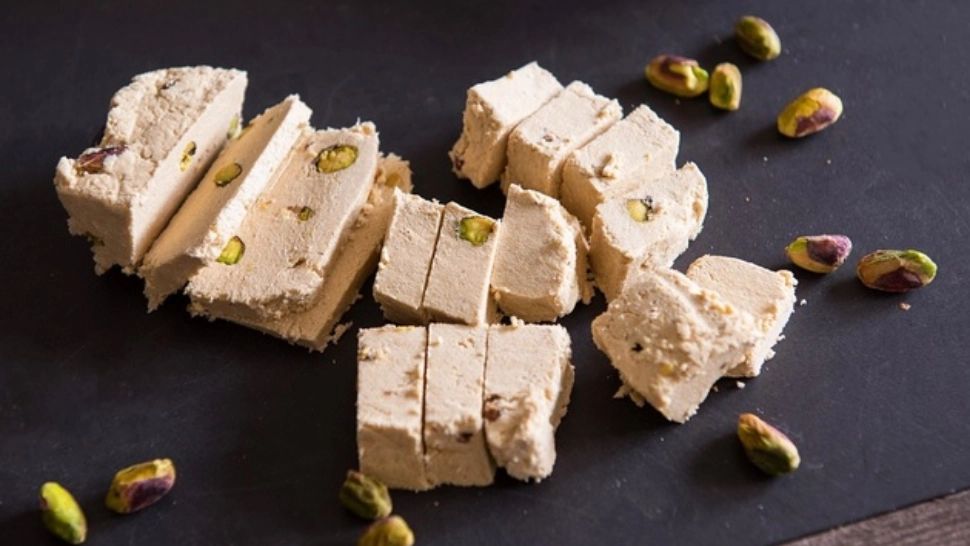 Cât de sănătoasă este halvaua, alimentul de post preferat de români. O să te gândești de două ori înainte să o mănânci!