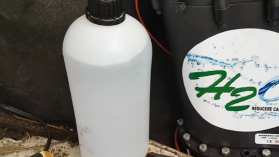 Cum arată Dacia Logan cu motor pe apă. Merge ca racheta, cu doar un litru - VIDEO 