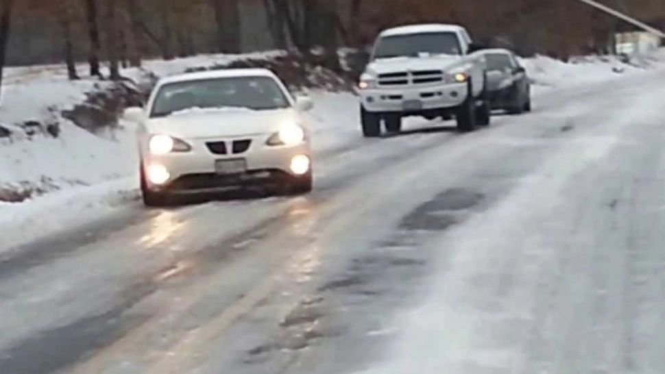 Cod galben de fenomene periculoase - ghețuș și polei, pe șoselele din țară. HARTA