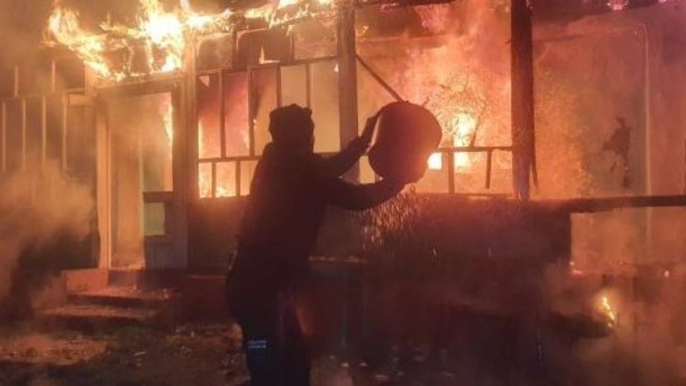 Un pensionar a murit carbonizat după ce a pus perdelele pe foc, de frig- Omul nu mai avea bani de lemne