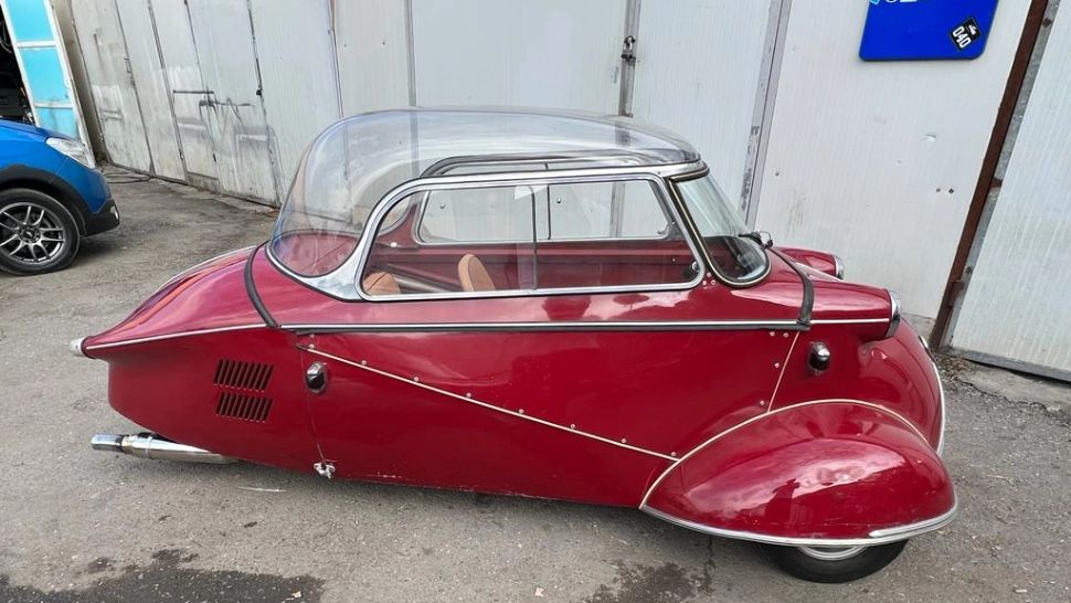 Așa ceva vezi o data în viață. O legendă pe 3 roți a descins la un sediu R.A.R. - FOTO