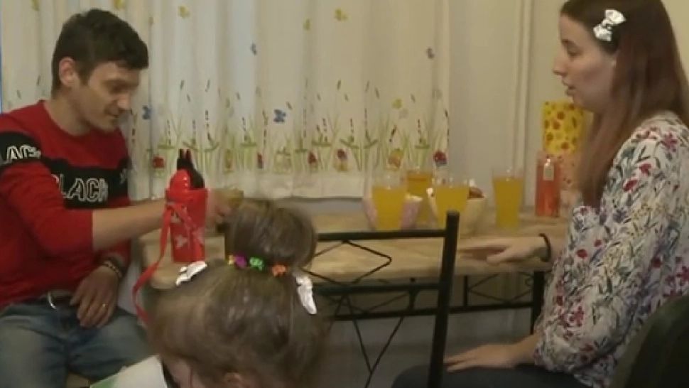 Viața bate filmul - Povestea emoționantă a unei familii de nevăzători, care riscă să rămână fără casă la iarnă - VIDEO