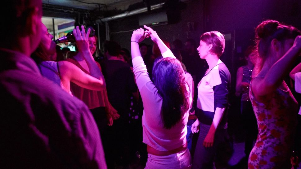 Percheziții de amploare în Ilfov. 3 cântăreți celebri de muzică de petrecere, audiați