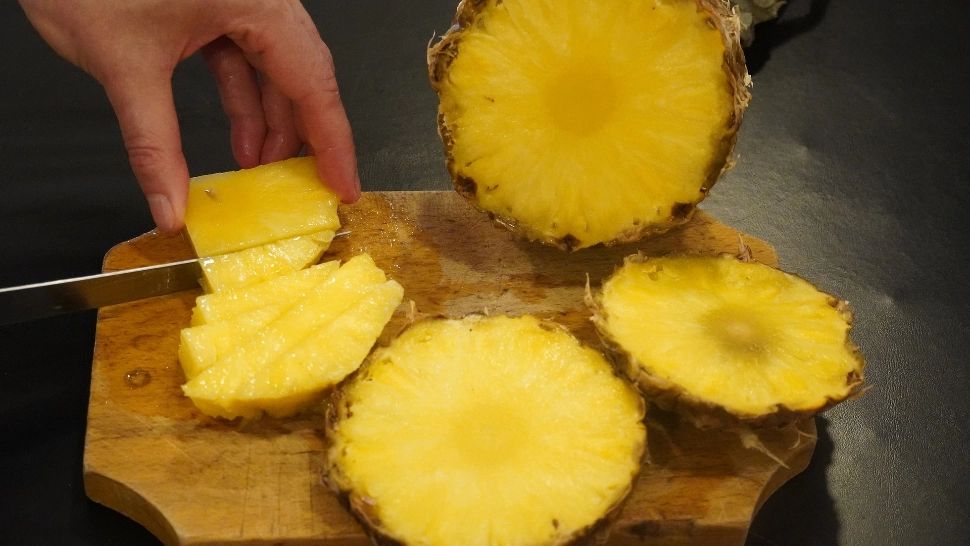 De ce e recomandat să mănânci ananas în zilele în care ai consumat multă carne. Beneficiile enzimei devoratoare de proteine, de care puțini știu