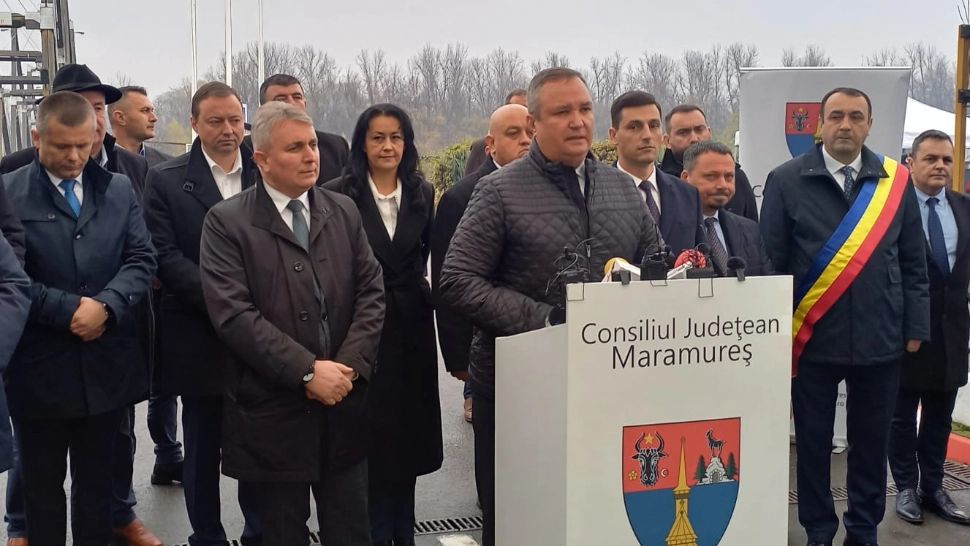 Spectator neobișnuit la conferința de presă a premierului Nicolae Ciucă, la Sighetu Marmației - Imagini virale - VIDEO