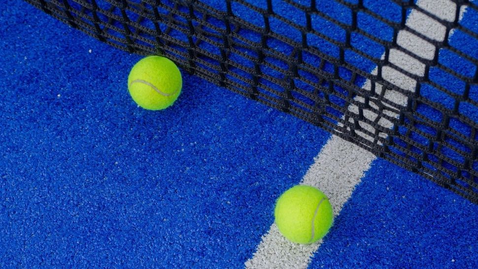 Antrenor român de tenis, judecat pentru pornografie infantilă. FBI l-a prins când trimitea poze cu fetița lui de 5 ani