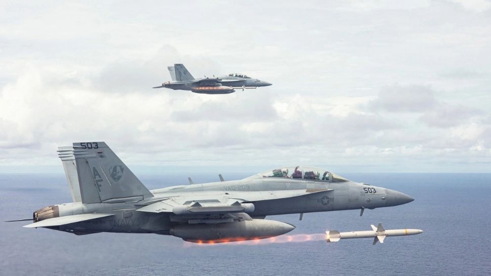 Racheta care a explodat în Polonia a fost urmărită de un avion NATO aflat în spaţiul aerian polonez  - CNN