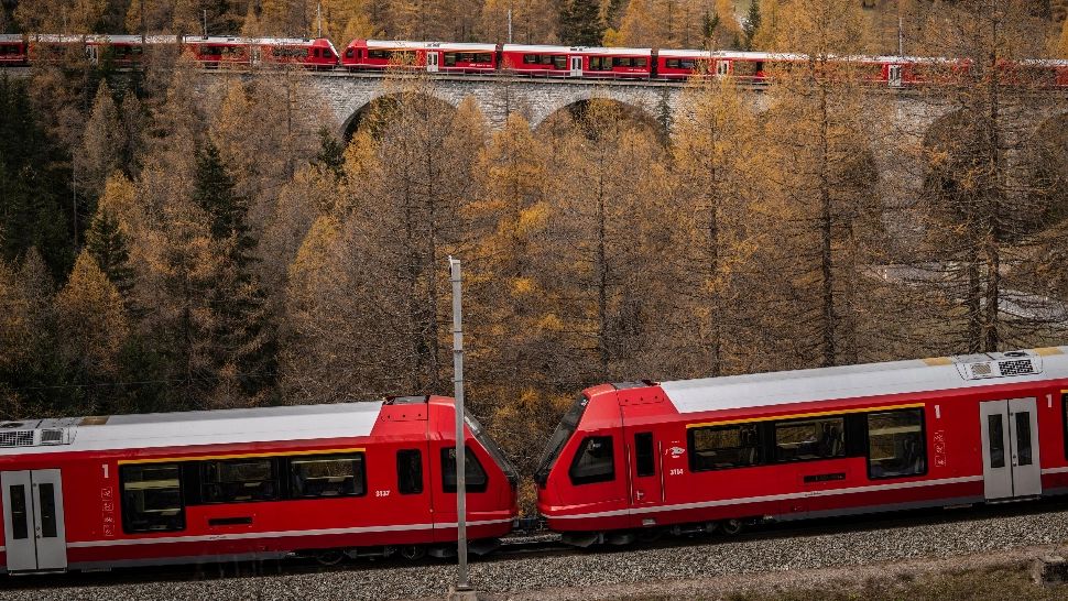 Construcție impresionantă în Elveția. Autoritățile au făcut un tren lung de 2 kilometri, compus din 100 de vagoane - FOTO