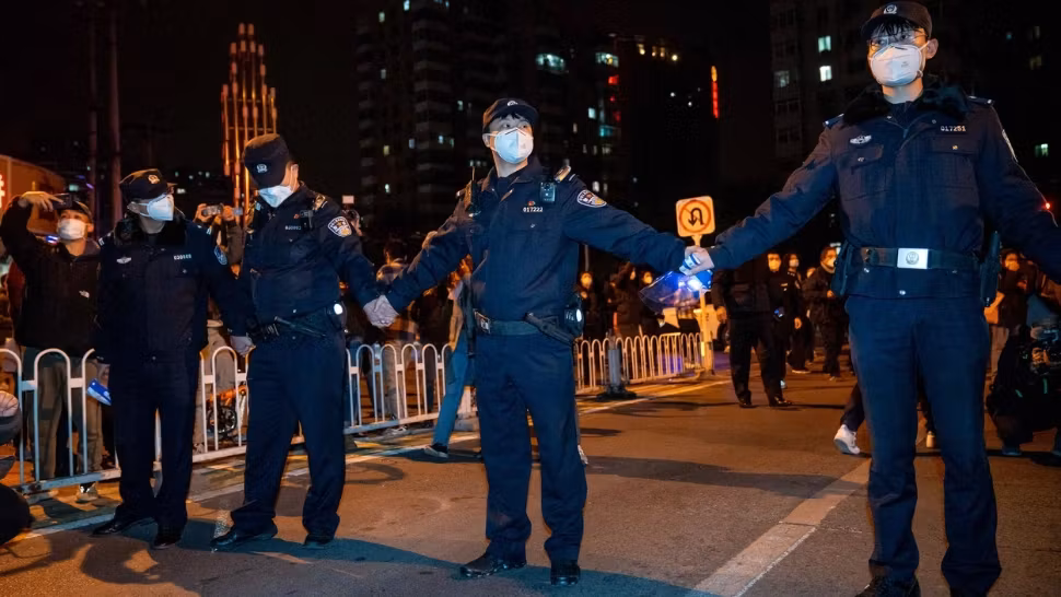 Au început arestările în China. Autoritățile comuniste, reacție în forță la valul de proteste anti-COVID