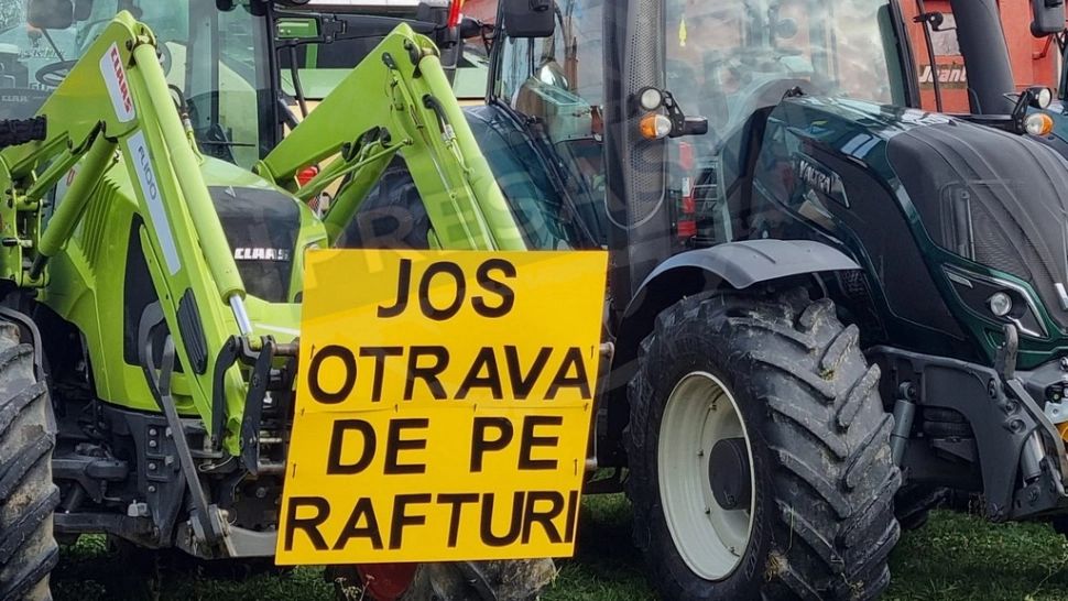 Protest în Satu Mare. Zeci de fermieri, nemulţumiţi de subvenţii şi produsele din marile magazine - FOTO
