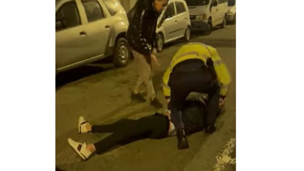 Teroare într-un bloc din Timișoara - Un interlop scandalagiu a băgat spaima în oameni - De la ce a pornit totul