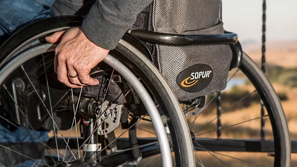 Femeie ucisă de cel care a îngrijit-o timp de 40 de ani - bărbatul a aruncat-o în apă 