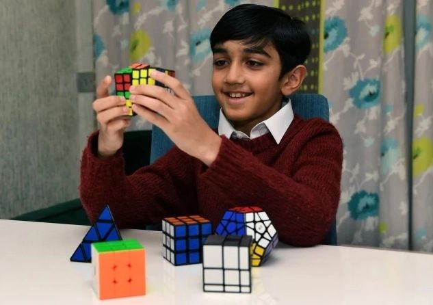 Un băiat de doar 11 ani l-a depășit pe Einstein. Copilul a devenit unul dintre cei mai inteligenți oameni de pe Pământ