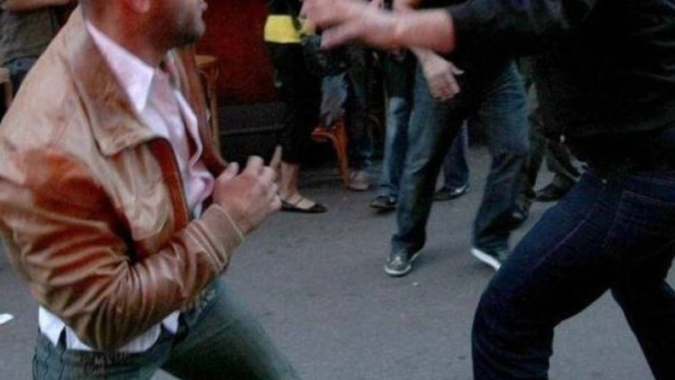 Trei bărbați şi o femeie, reținuți după o bătaie în trafic ca-n filme! Oamenii s-au lovit și înjurat reciproc în plină stradă