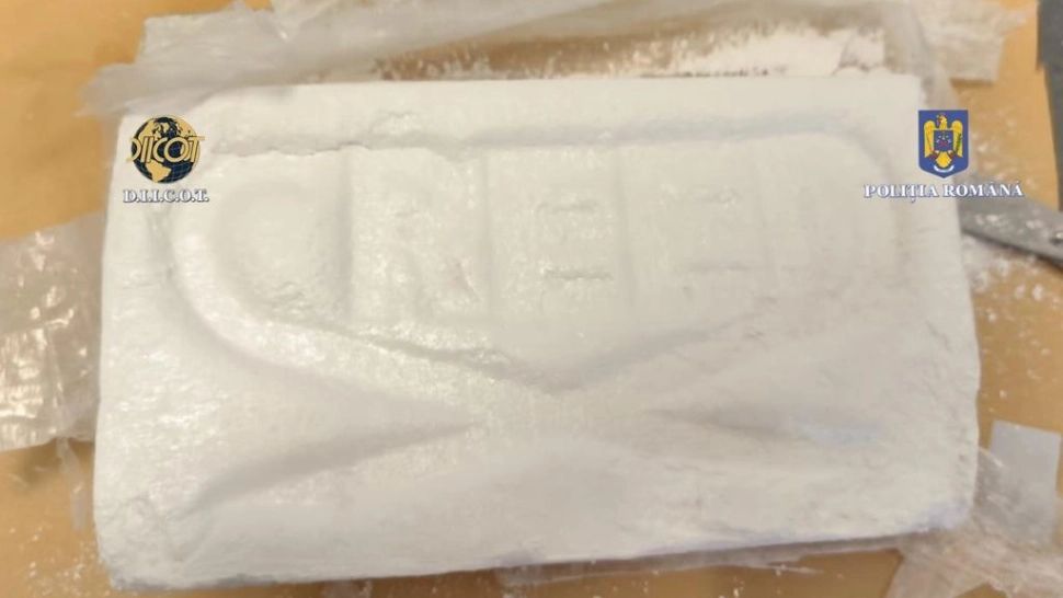 Bărbat cercetat pentru săvârşirea infracţiunilor de trafic internaţional de droguri de mare risc şi trafic intern de droguri, reținut de DIICOT, după un flagrant