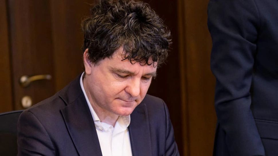 Bucureștenii vor avea troleibuze noi, dotate cu Wi-Fi și GPS, din 2024. Care este valoarea contractului de achiziție semnat de Nicușor Dan 